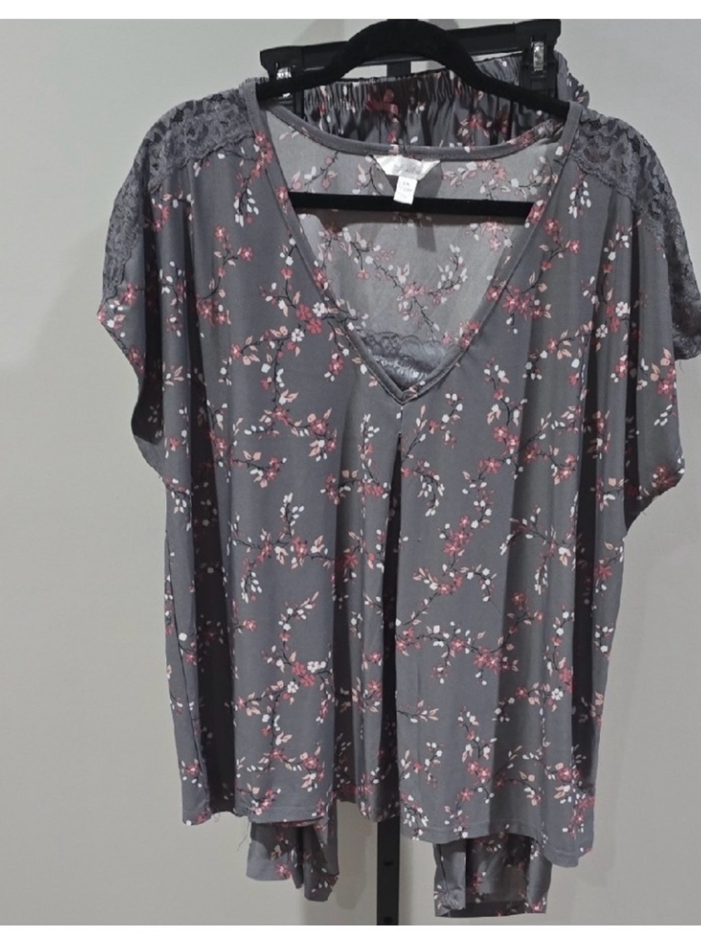 Marilyn Monroe 2 Piece Gray and Pink Floral Sleep/Loungewear Set